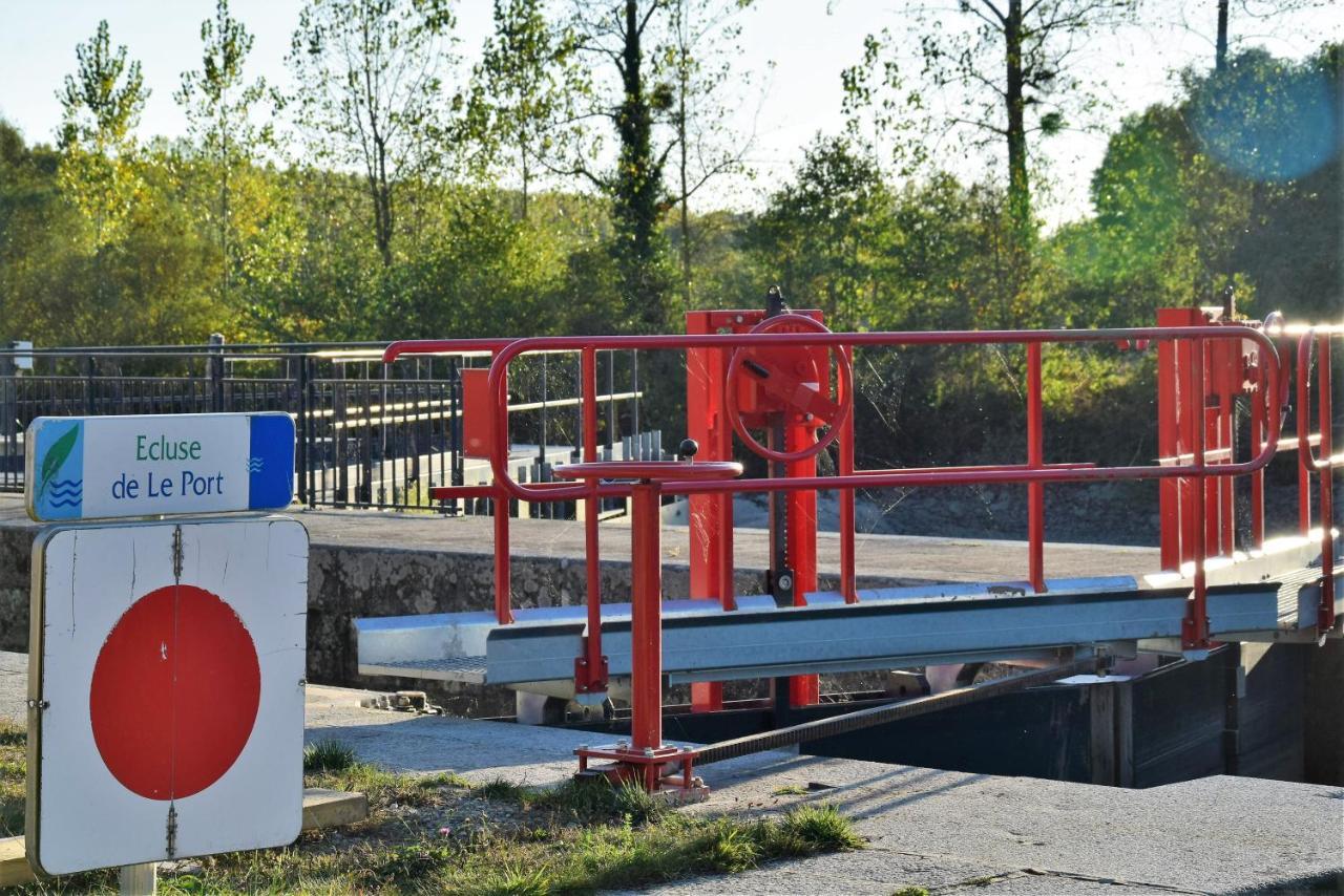 Ecluse Le Port, Etape Velofrancette Panzió Sace Kültér fotó